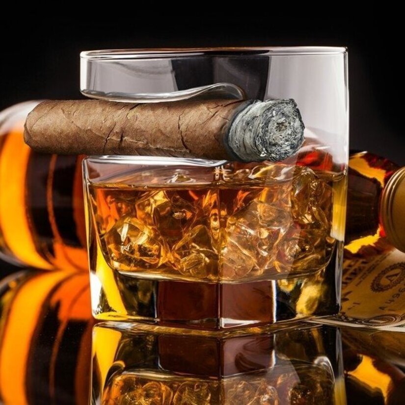 Billede af Whiskyglas med Cigarholder
