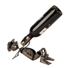 Metal Vinholder - Mand der ligger og drikker